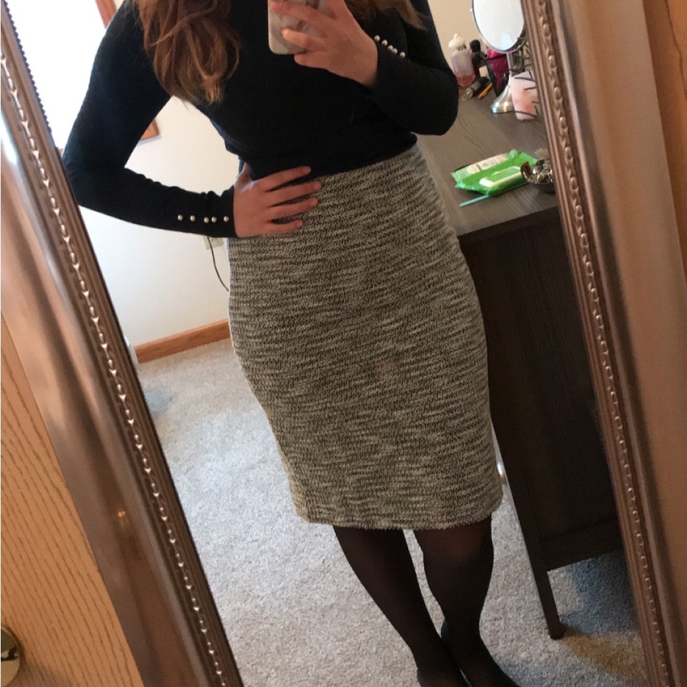 ANN TAYLOR FACTORY Black and White Tweed Skirt - US Size 4